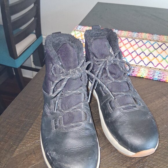 Columbia Womens Boots - Picture 2 of 6